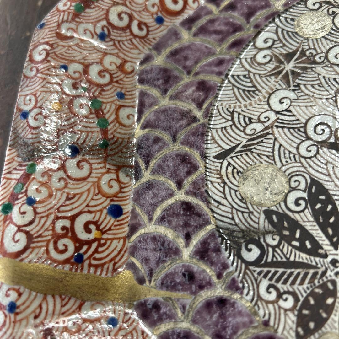 最終値下げ　人気陶芸作家　苧坂恒治作　渦赤絵　手描き　お皿 メルカリ便】人気陶芸作家 苧坂恒治作 お皿 渦赤絵 手描き